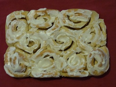 Cinnamon rolls with confectioners glaze
